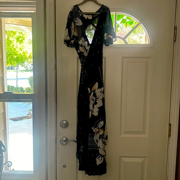 Medium O’Neill Wrap Dress - Picture 1 of 3